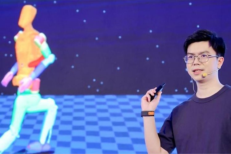 天才少年稚晖君yth游艇会机器人走路进场！AI模型做大脑，目标售价20万以内