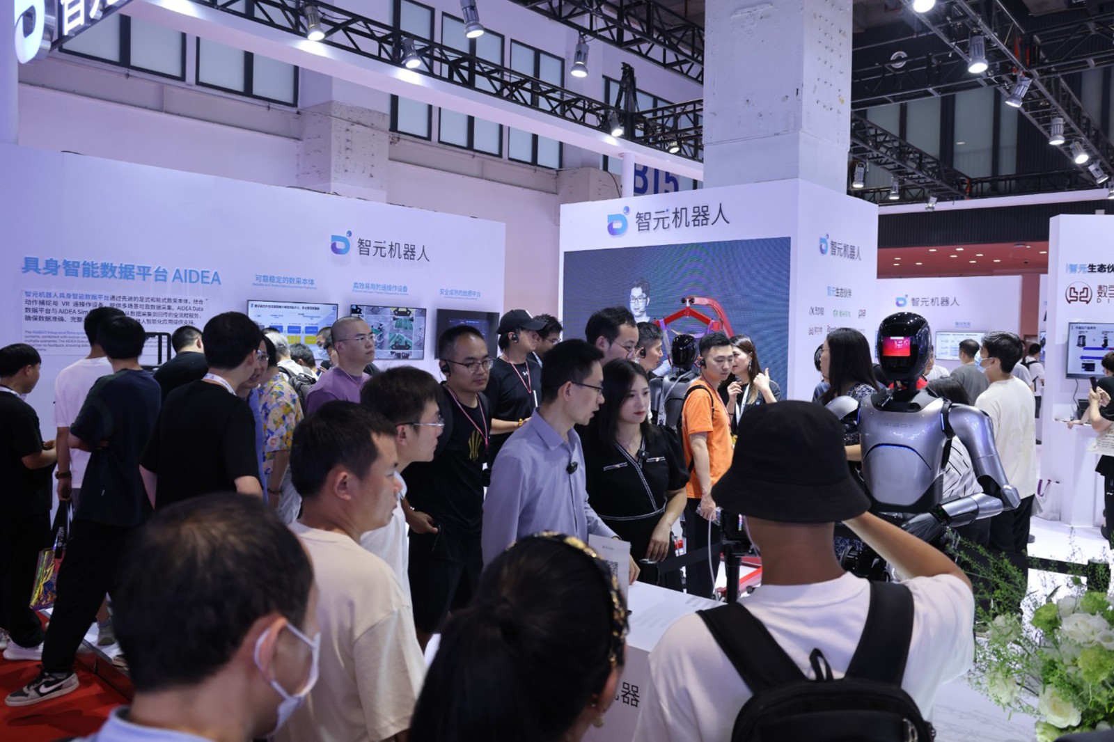 yth游艇会机器人亮相世界机器人大会WRC