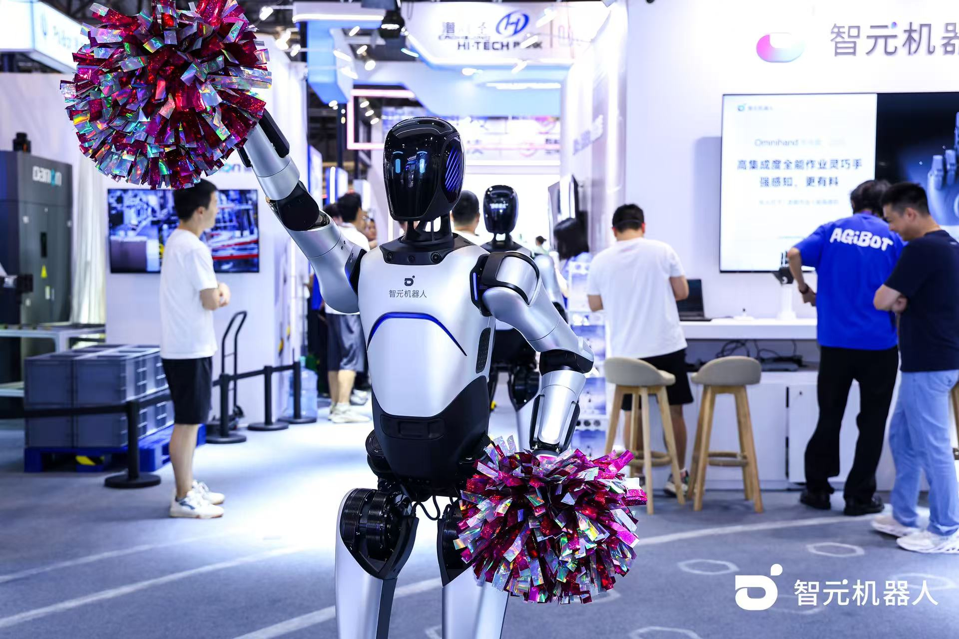 yth游艇会机器人 WAIC 首日展台火爆，机器...